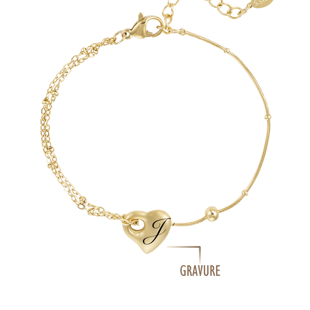 Bracelet en acier inoxydable en forme de cœur, personnalisable avec la gravure d’une initiale. Taille ajustable 15 cm + 3 cm.
