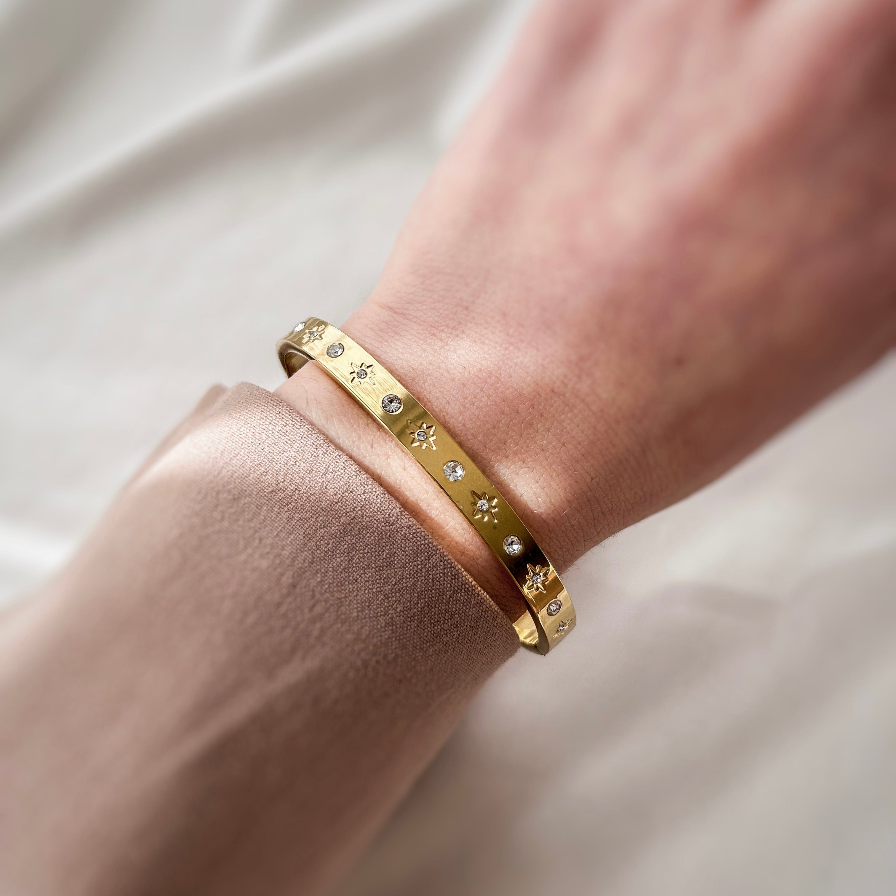 Jonc en acier inoxydable avec zircon, personnalisable avec la gravure d’un texte, d’une date ou d’un symbole