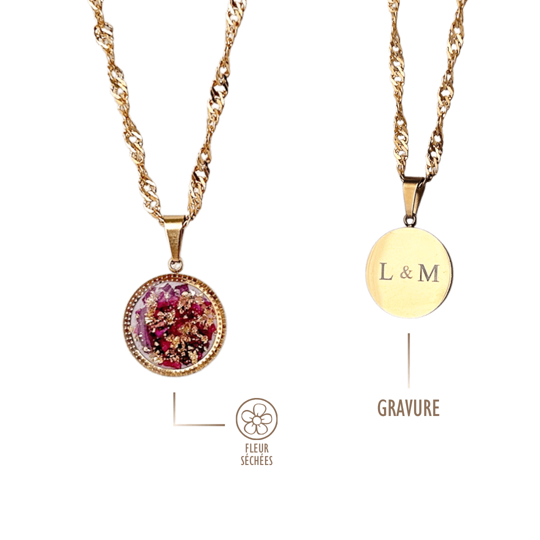 Collier rond en acier inoxydable et résine, diamètre 1,5 cm, personnalisable avec fleurs séchées sur le devant. Possibilité d’ajouter une feuille d’or et de graver un texte, symbole, date ou photo au dos