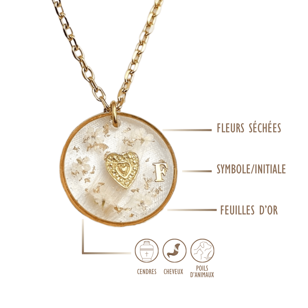 Collier rond en acier inoxydable et résine, diamètre 2 cm, personnalisable avec cheveux, poils d’animaux ou cendres. Possibilité d’ajouter initiales, feuille d’or et symboles au choix.