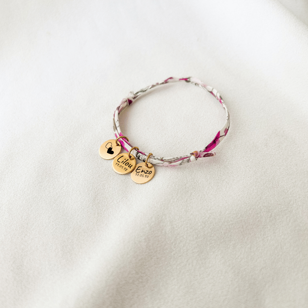 Bracelet Liberty avec cordon en coton et médaille en acier inoxydable à graver, personnalisable avec prénom, date, initiales ou symbole