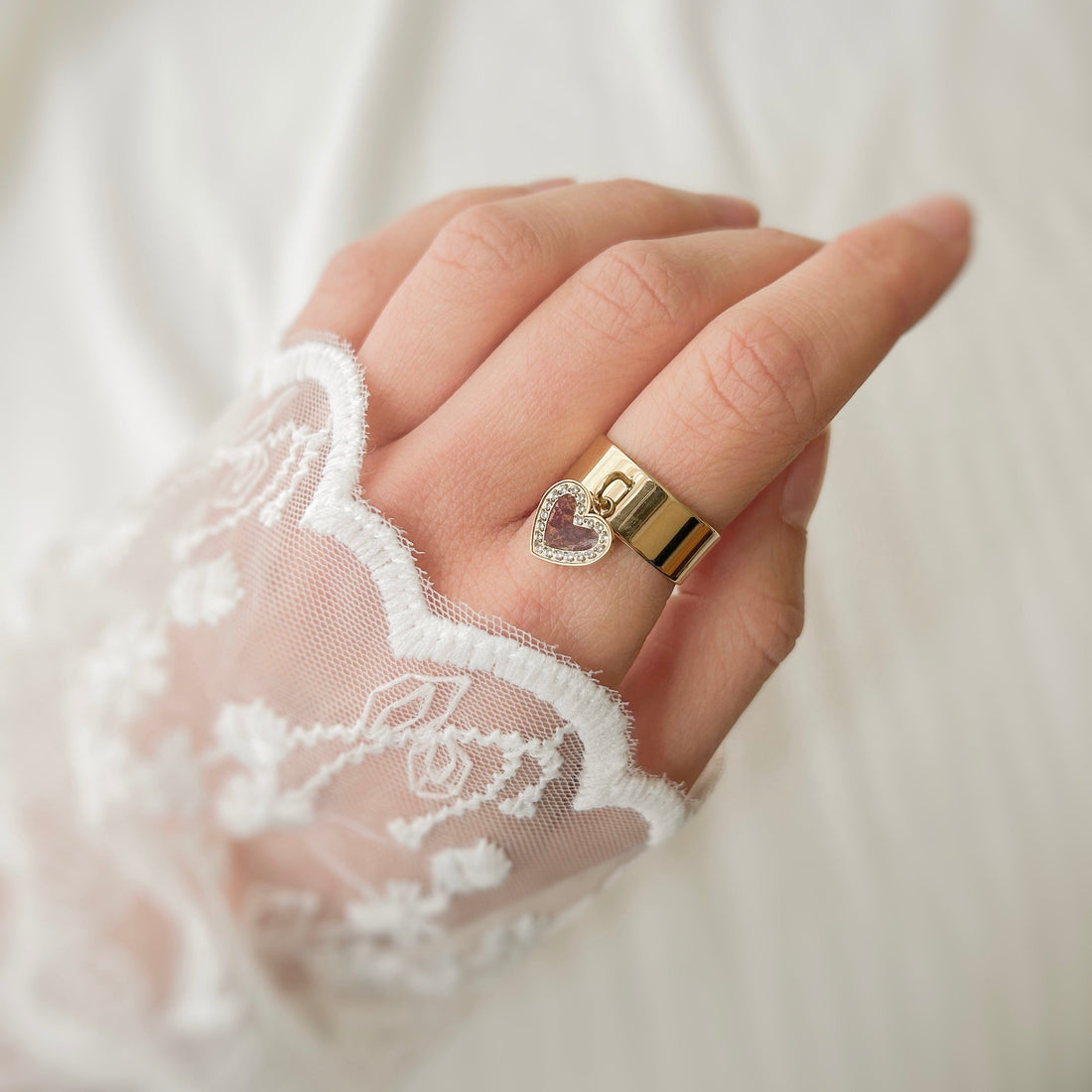 Bague en acier inoxydable avec strass et breloque cœur, personnalisable avec fleurs séchées ou cendres