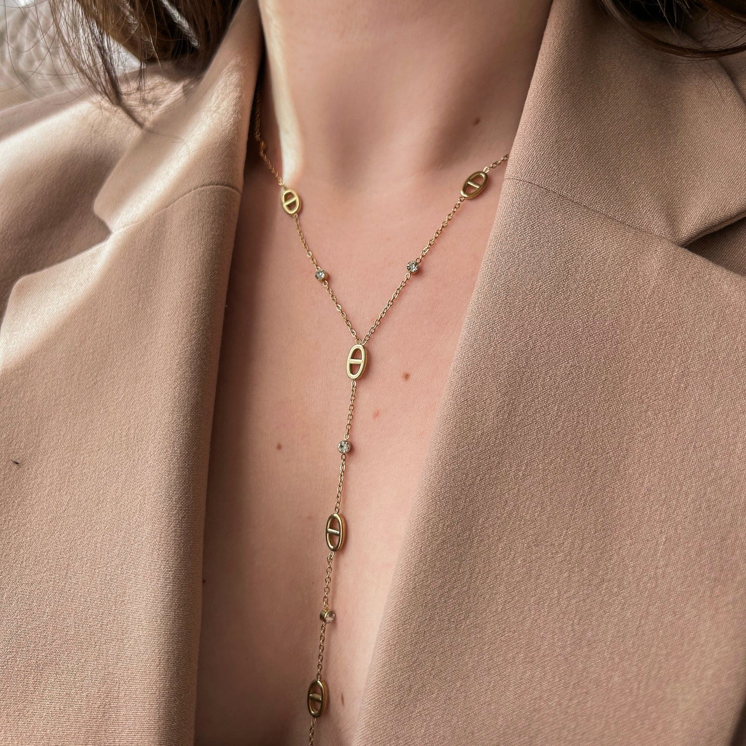 COLLIER KIM