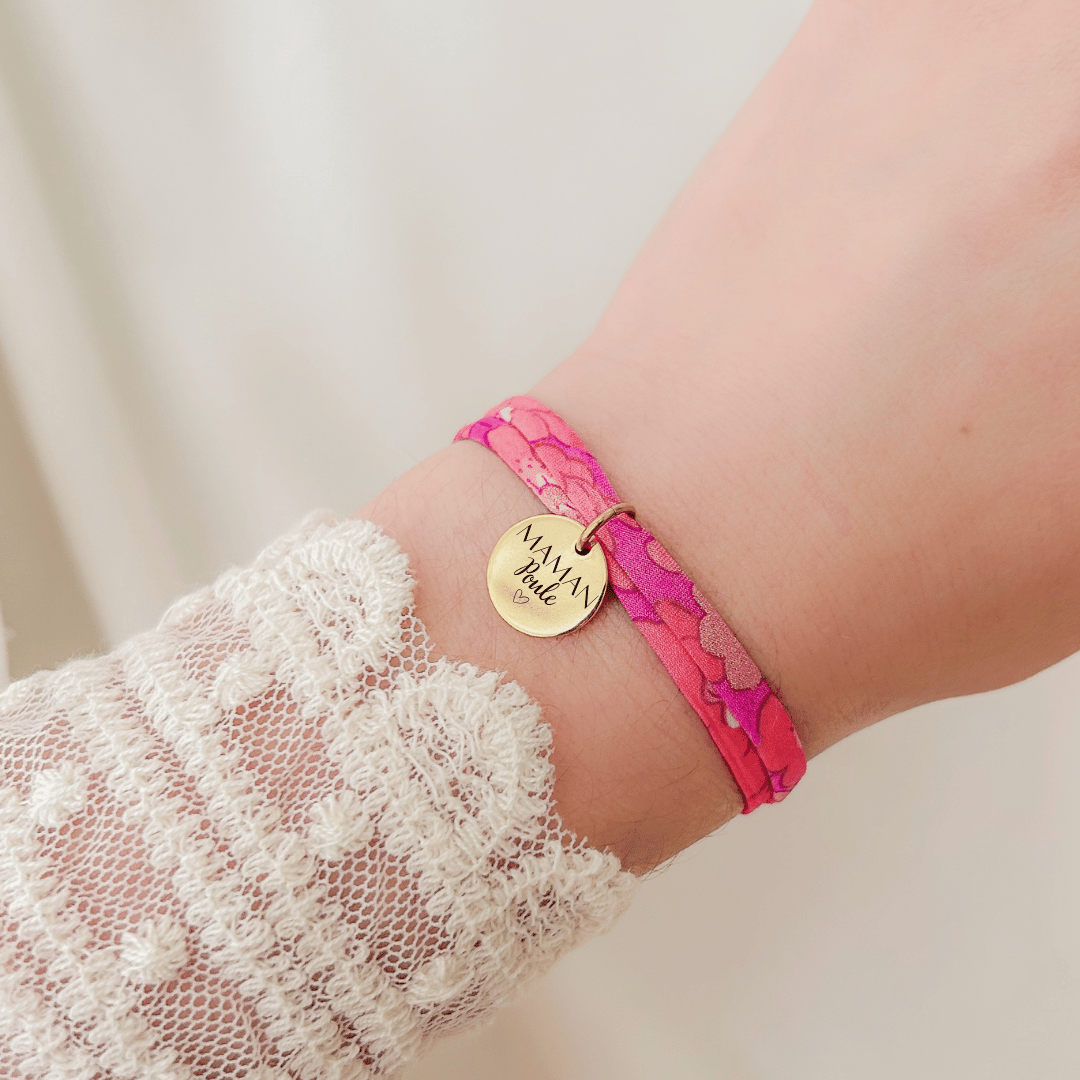 Bracelet Liberty avec cordon en coton et médaille en acier inoxydable à graver, personnalisable avec prénom, date, initiales ou symbole
