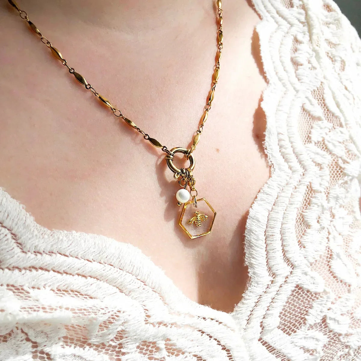 Création Luxie CHARMS DORÉ CHARMS ABEILLE